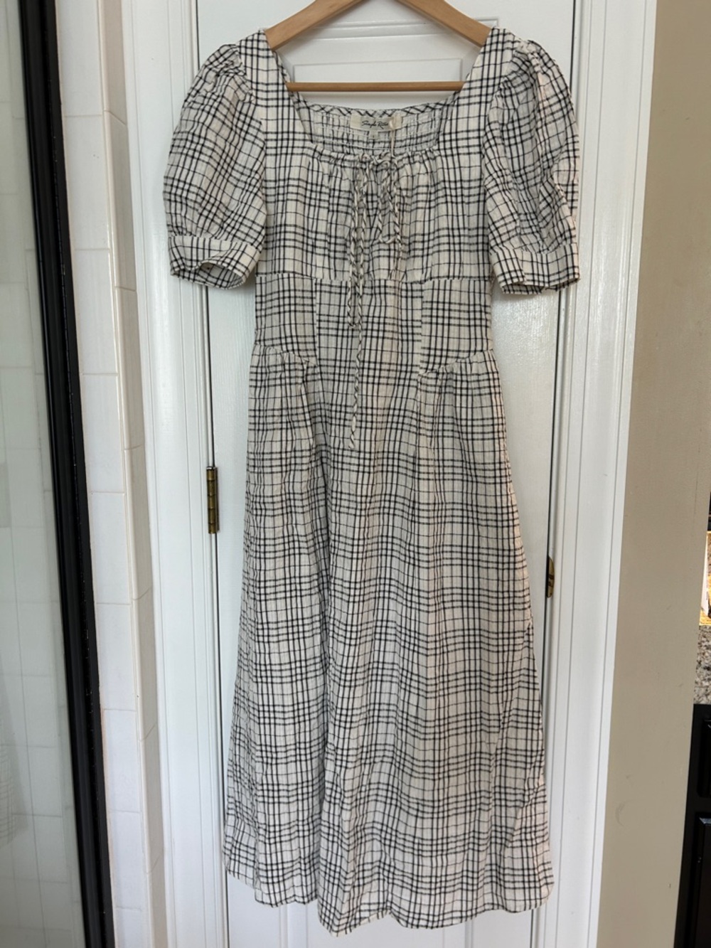 Simple Retro Checked Square-Neck Midi Dress with Puff Sleeves - Black & White